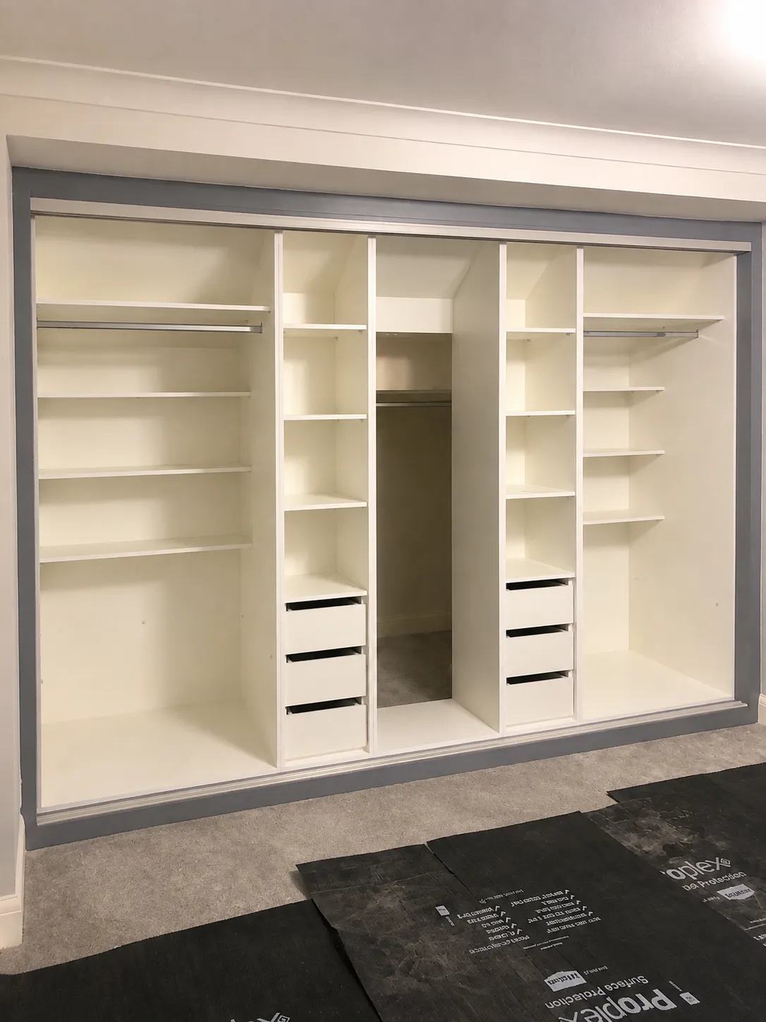 Vertical wardrobe and storage solution